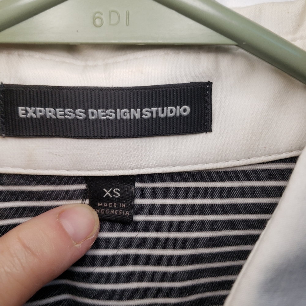 Button up - Picture 4 of 4